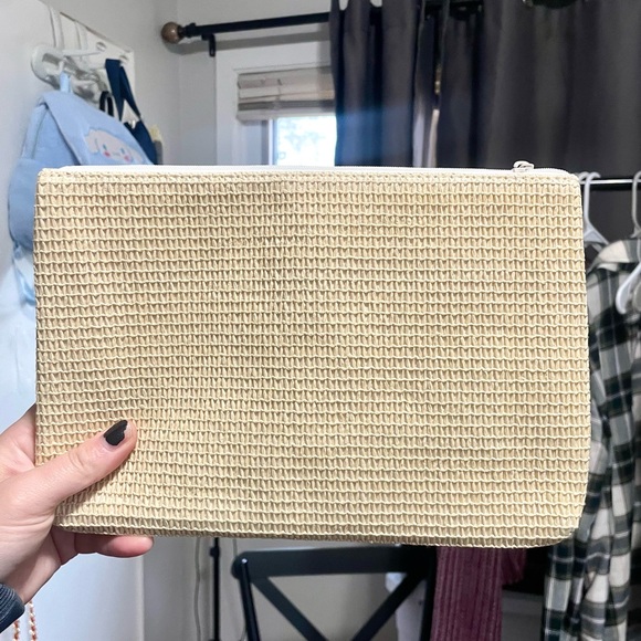 DIOR Raffia Pouch - (Gift with $150+ Purchase) 2024 - Picture 3 of 5